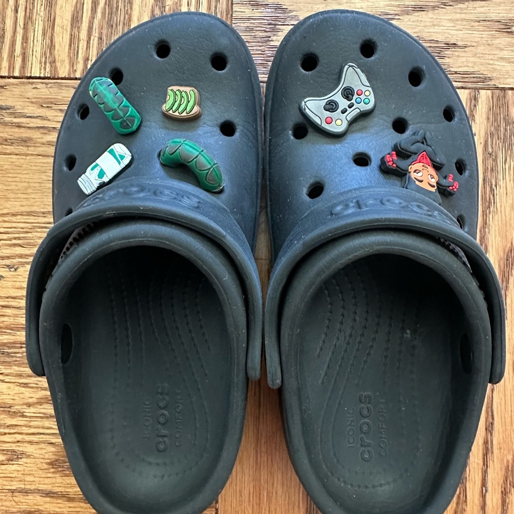 Kids Black Crocs with Fun Charms - Picture 2 of 5